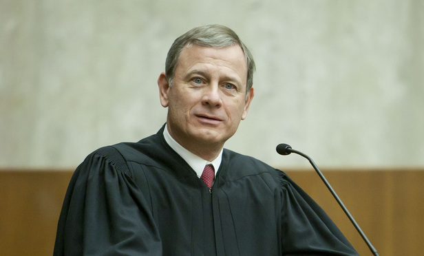 Roberts Praises Work of U S District Judges
